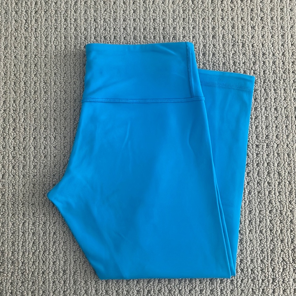 Lululemon size 6 cropped legging